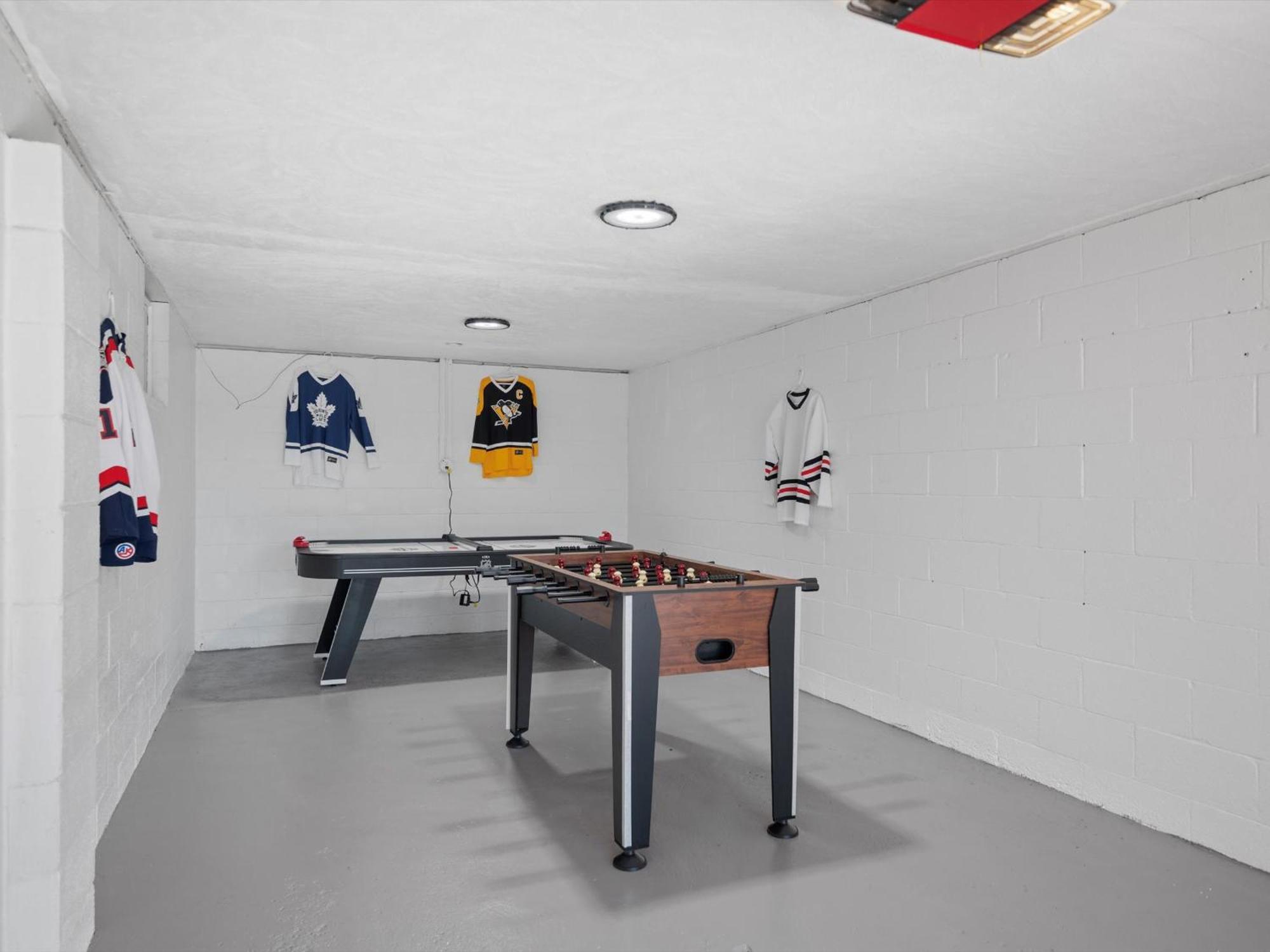 Stylish And Bright 3bd Home, Amazing Deck, Game Room, Free Parking
