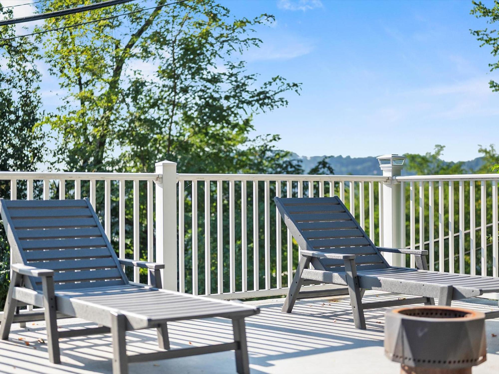 Stylish And Bright 3bd Home, Amazing Deck, Game Room, Free Parking Casa de férias Pittsburgh