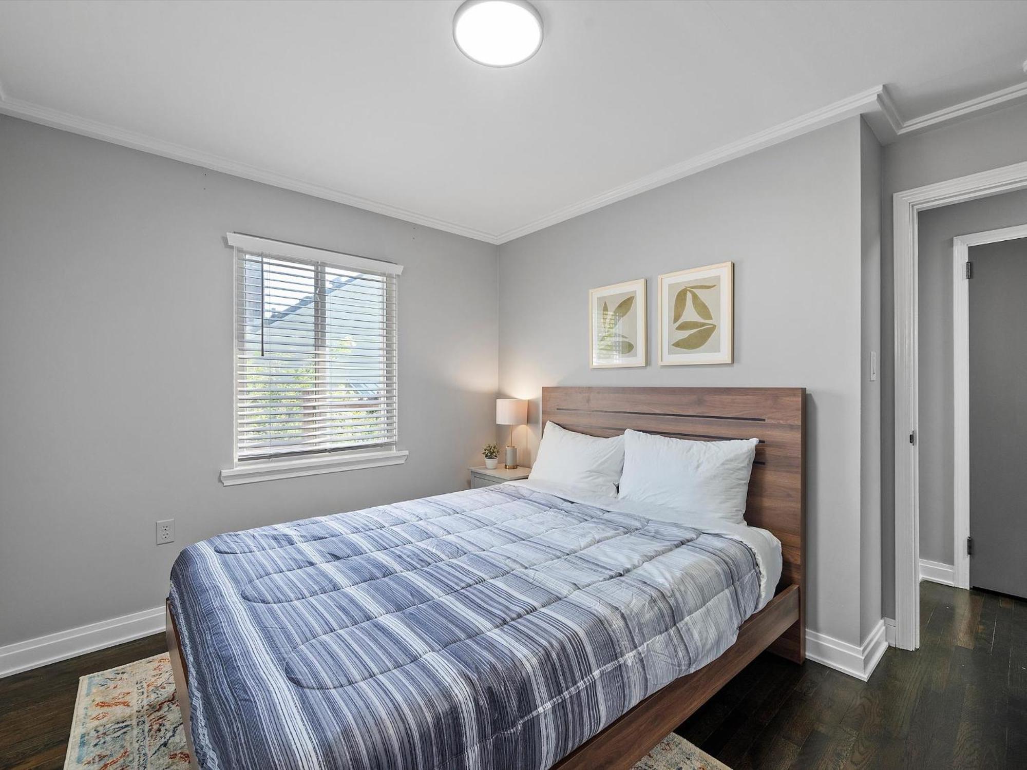 Casa de férias Stylish And Bright 3bd Home, Amazing Deck, Game Room, Free Parking