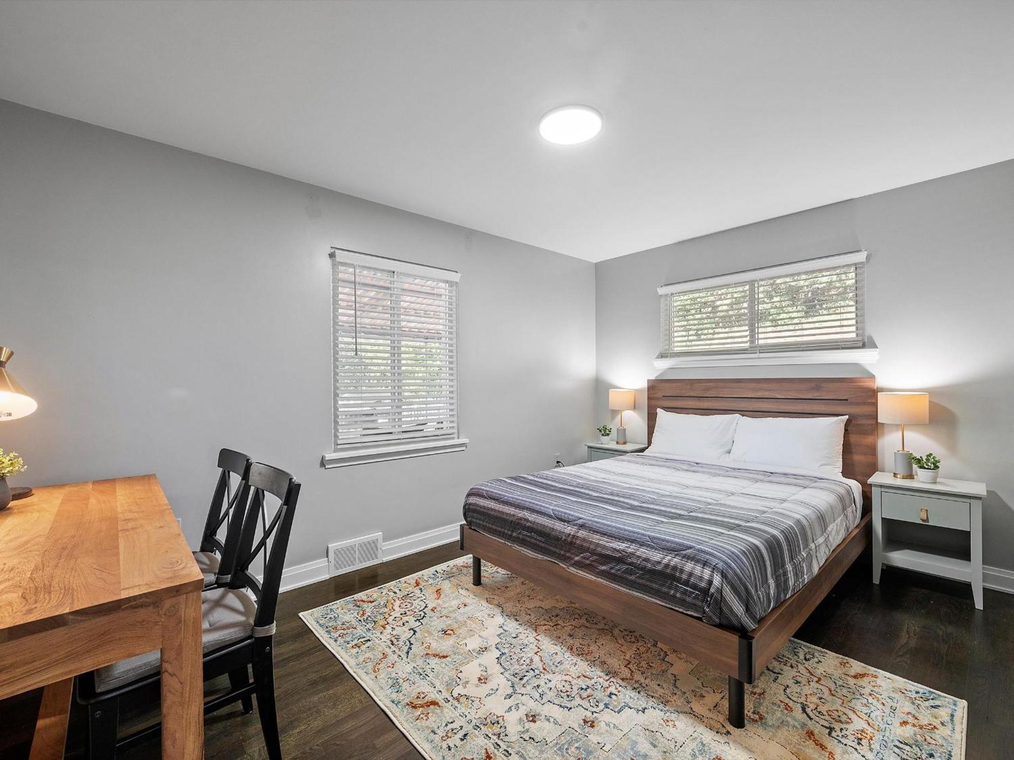 Casa de férias Stylish And Bright 3bd Home, Amazing Deck, Game Room, Free Parking