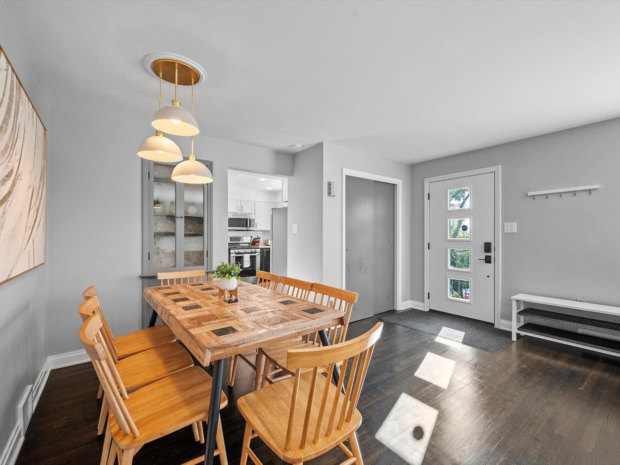 Casa de férias Stylish And Bright 3bd Home, Amazing Deck, Game Room, Free Parking