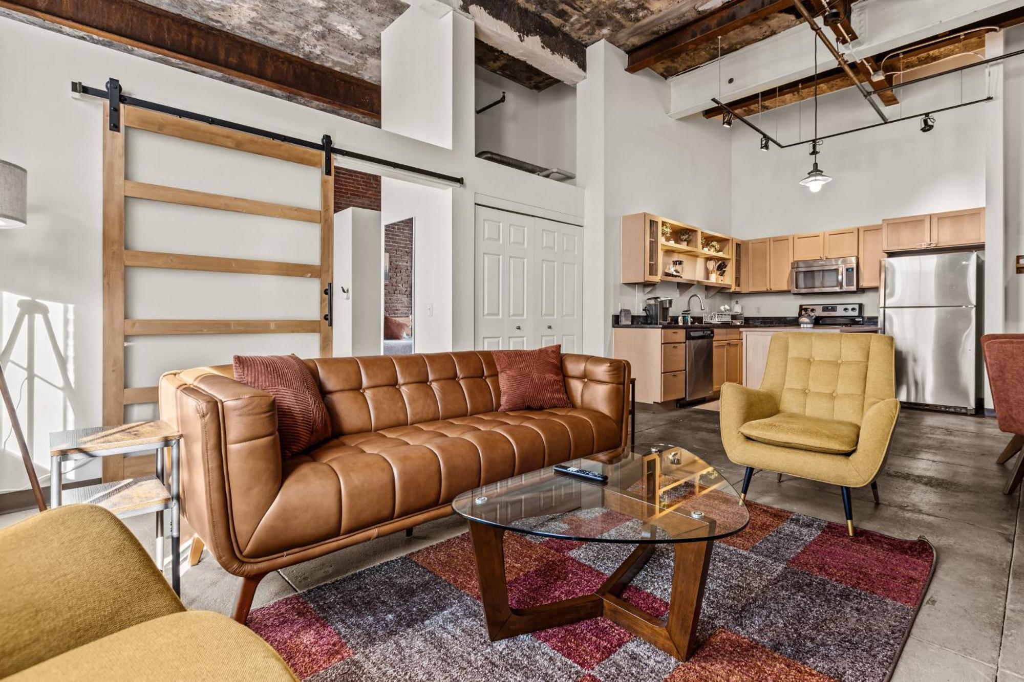 Luxury Industrial 2 Bedroom 2 Full Bath Strip District & Riverwalk Apartment *