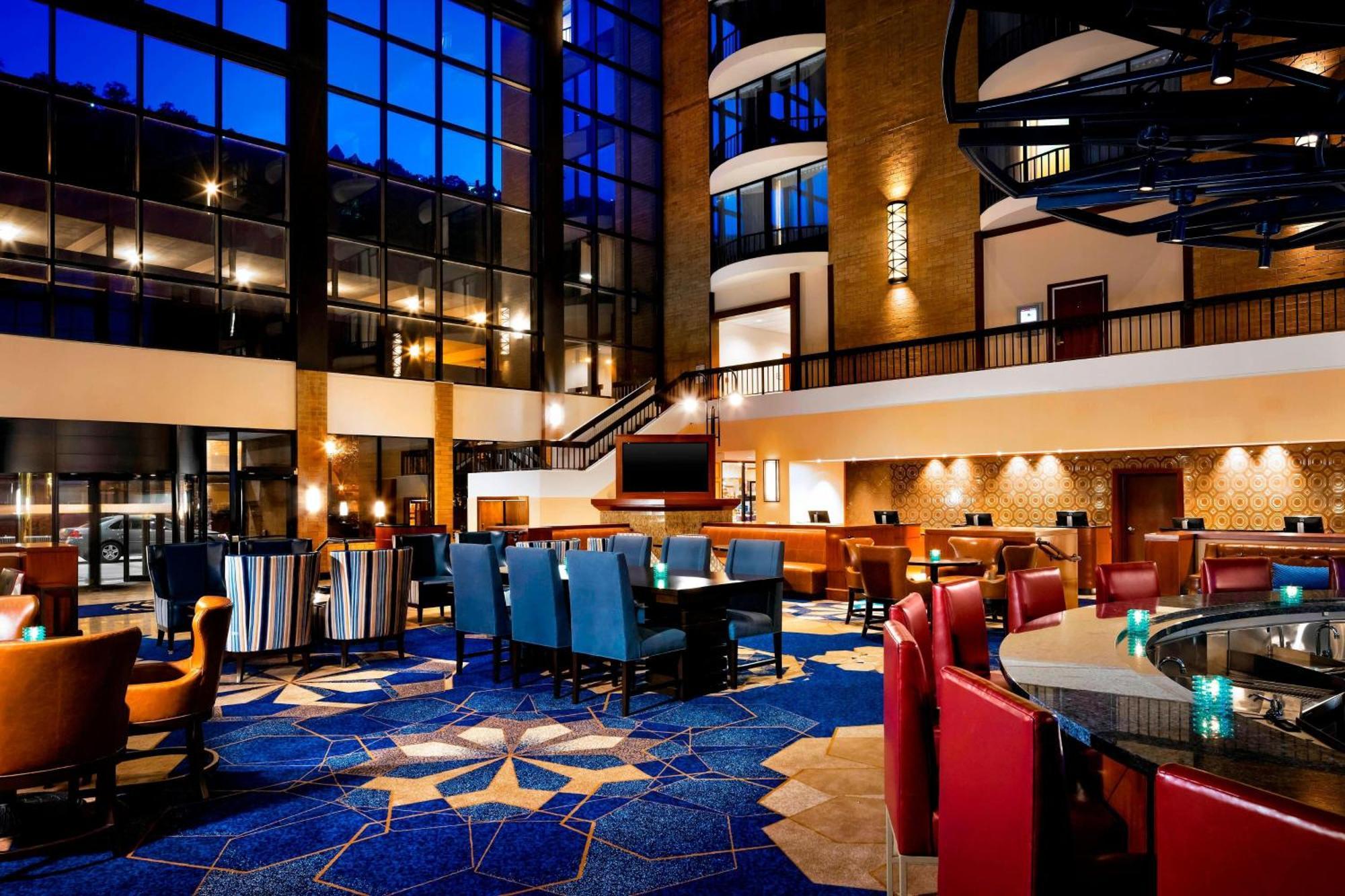 Hotel Sheraton At Station Square 3*