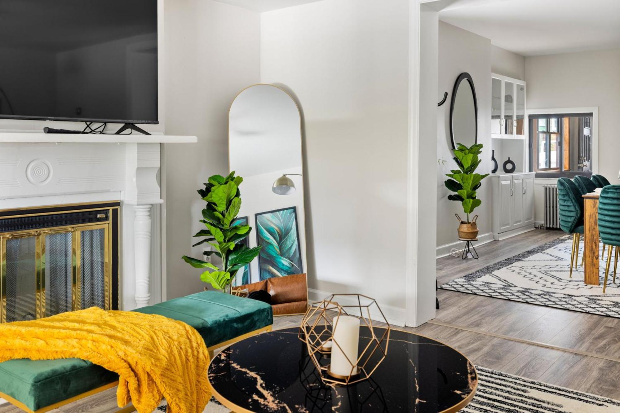 Contemporary Loft 5-min To Downtown Bed & Breakfast *