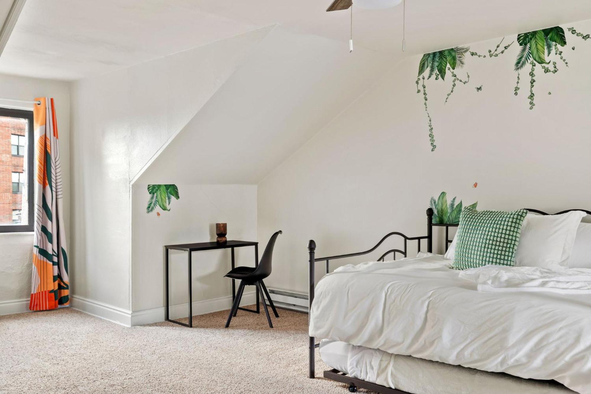 Contemporary Loft 5-min To Downtown Bed & Breakfast *