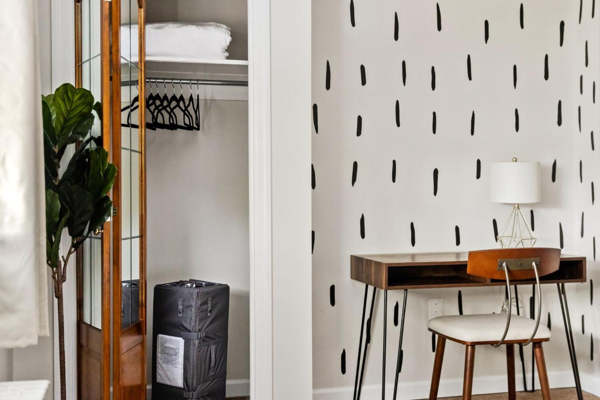 Bed & Breakfast Contemporary Loft 5-min To Downtown *