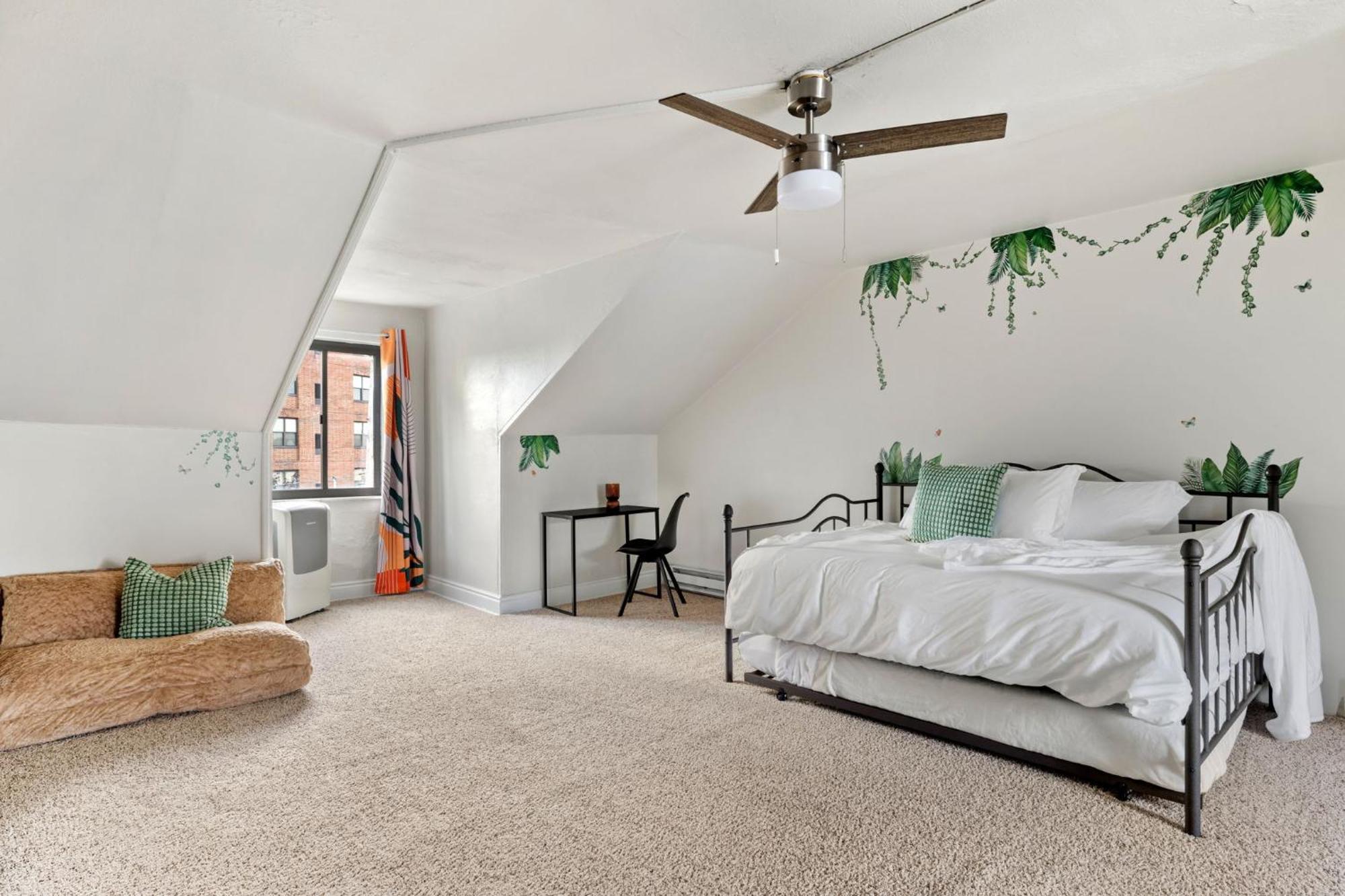 Contemporary Loft 5-min To Downtown