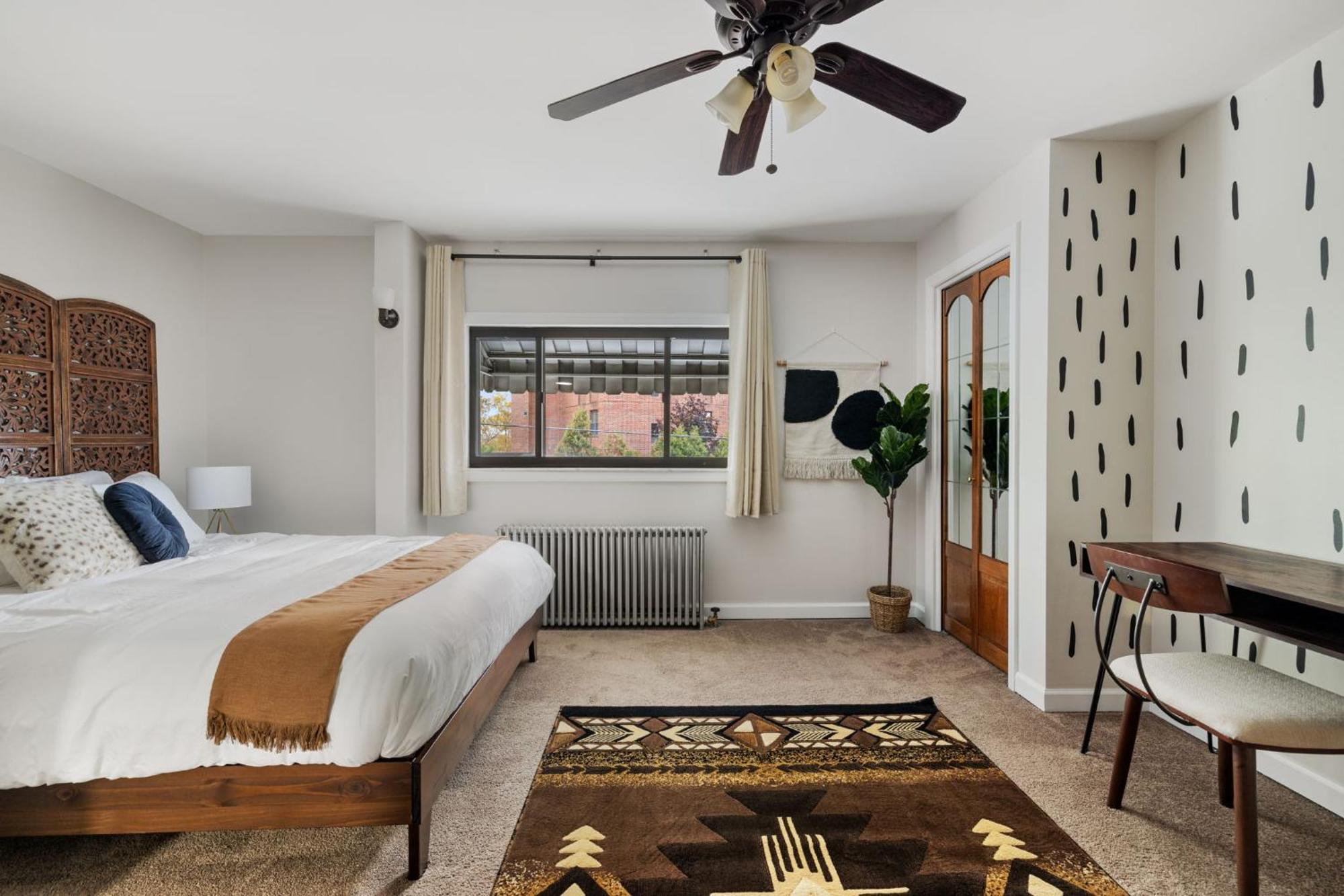 Contemporary Loft 5-min To Downtown *