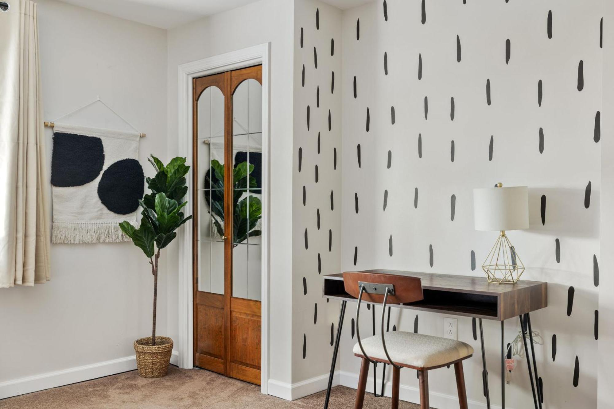 Contemporary Loft 5-min To Downtown Bed & Breakfast
