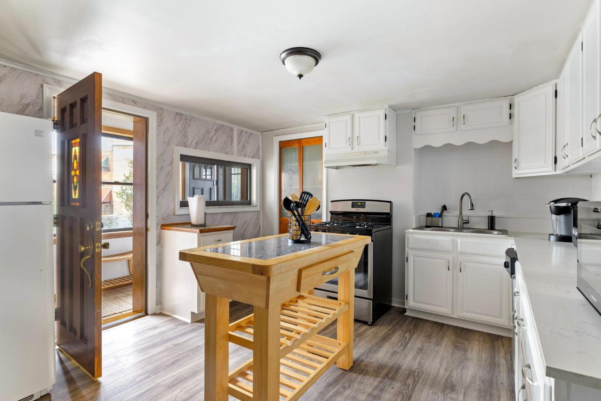 Bed & Breakfast Contemporary Loft 5-min To Downtown *