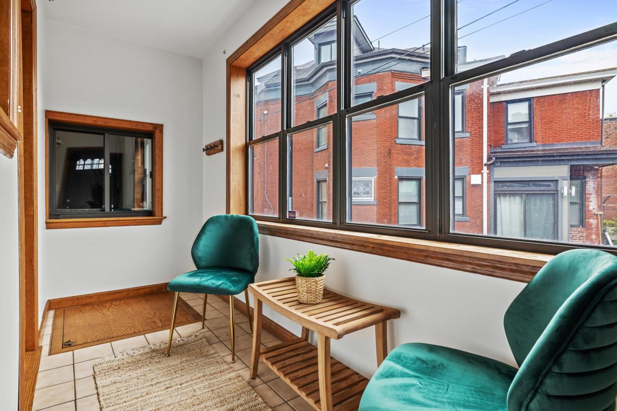 Contemporary Loft 5-min To Downtown