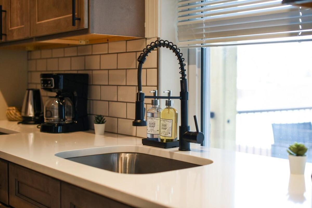 Apartment Free Parking, Netflix In East Liberty By Parks And Uni *
