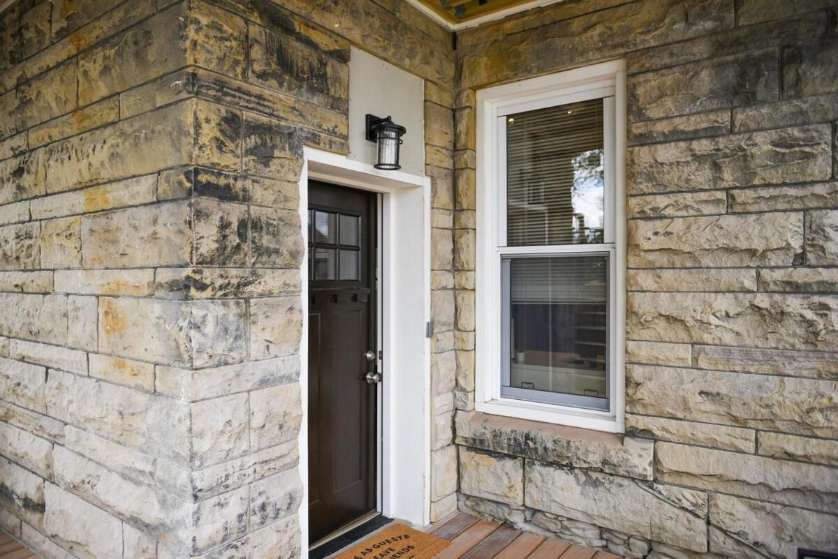 Apartment Free Parking, Netflix In East Liberty By Parks And Uni Pittsburgh