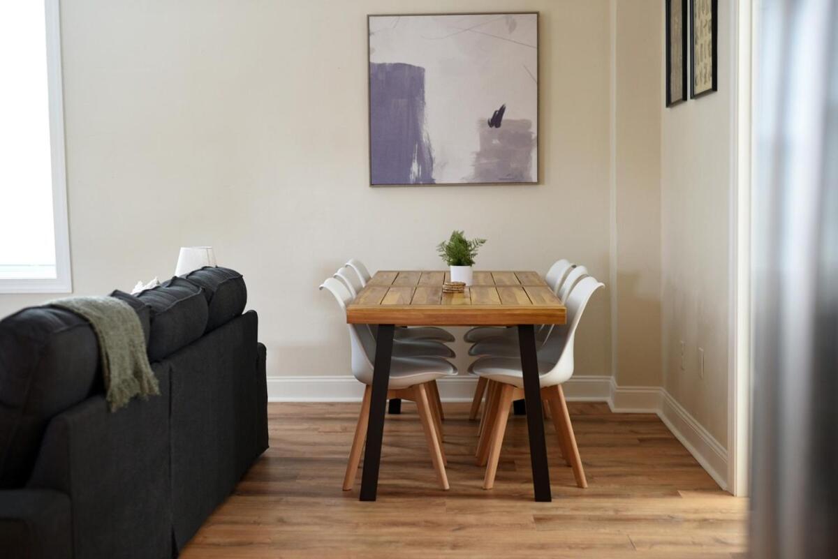 Free Parking, Netflix In East Liberty By Parks And Uni Apartment