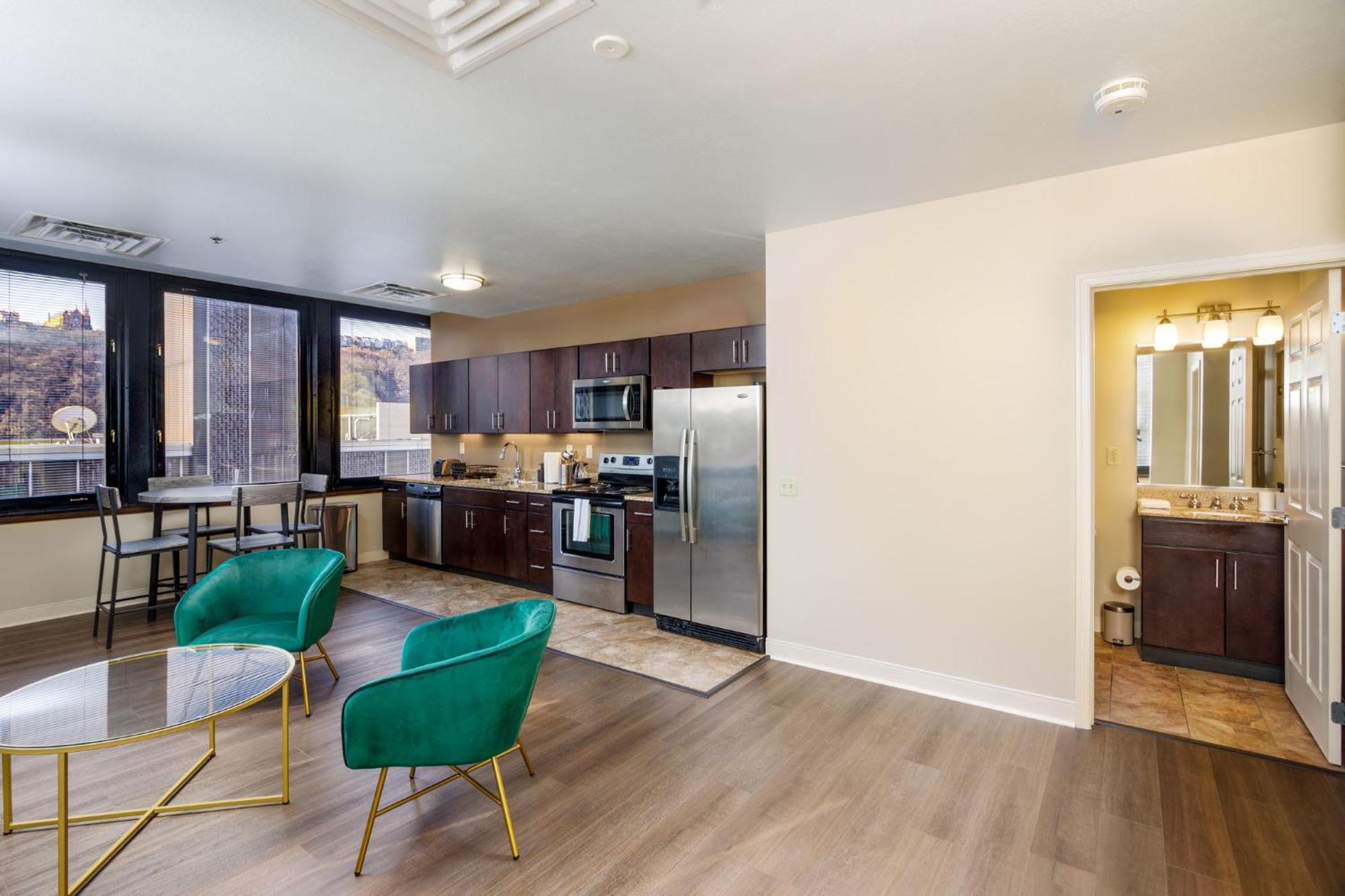 Luxe Views Prime Location 24-7 Parking Gym Lounge Pittsburgh