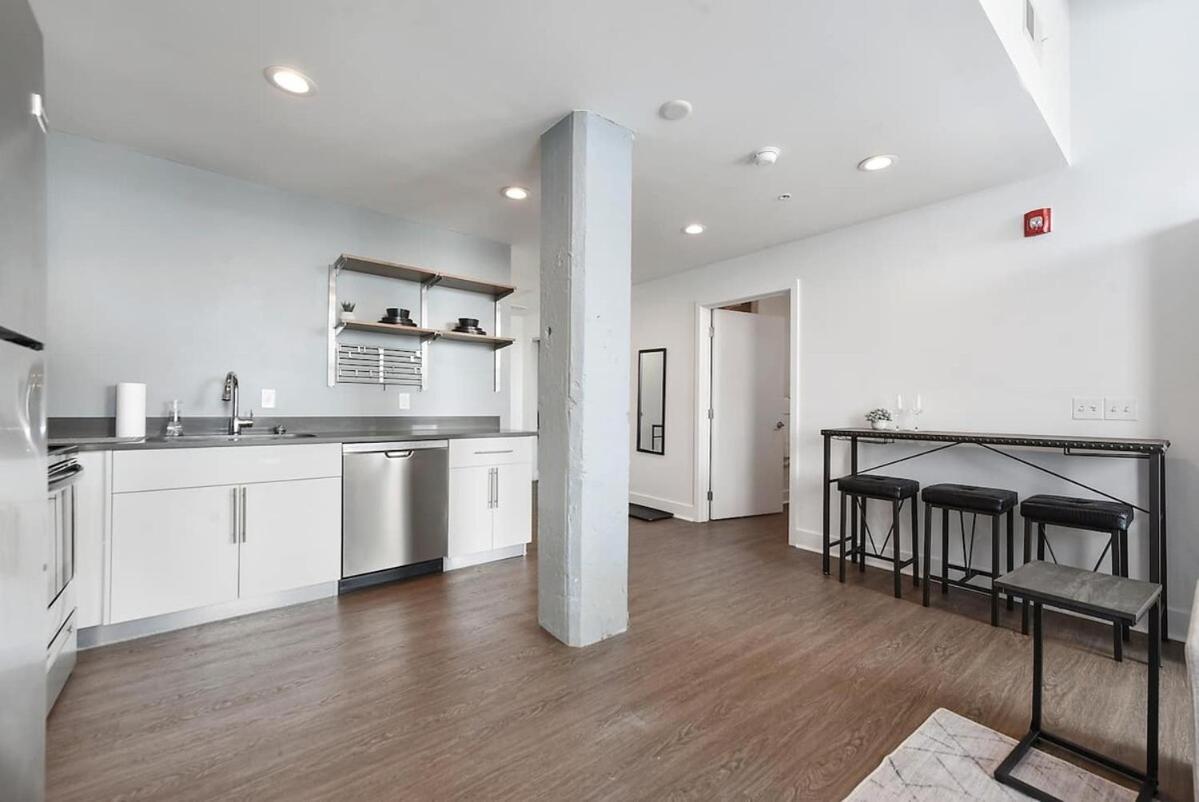Modern Downtown Loft Near Pnc Park *
