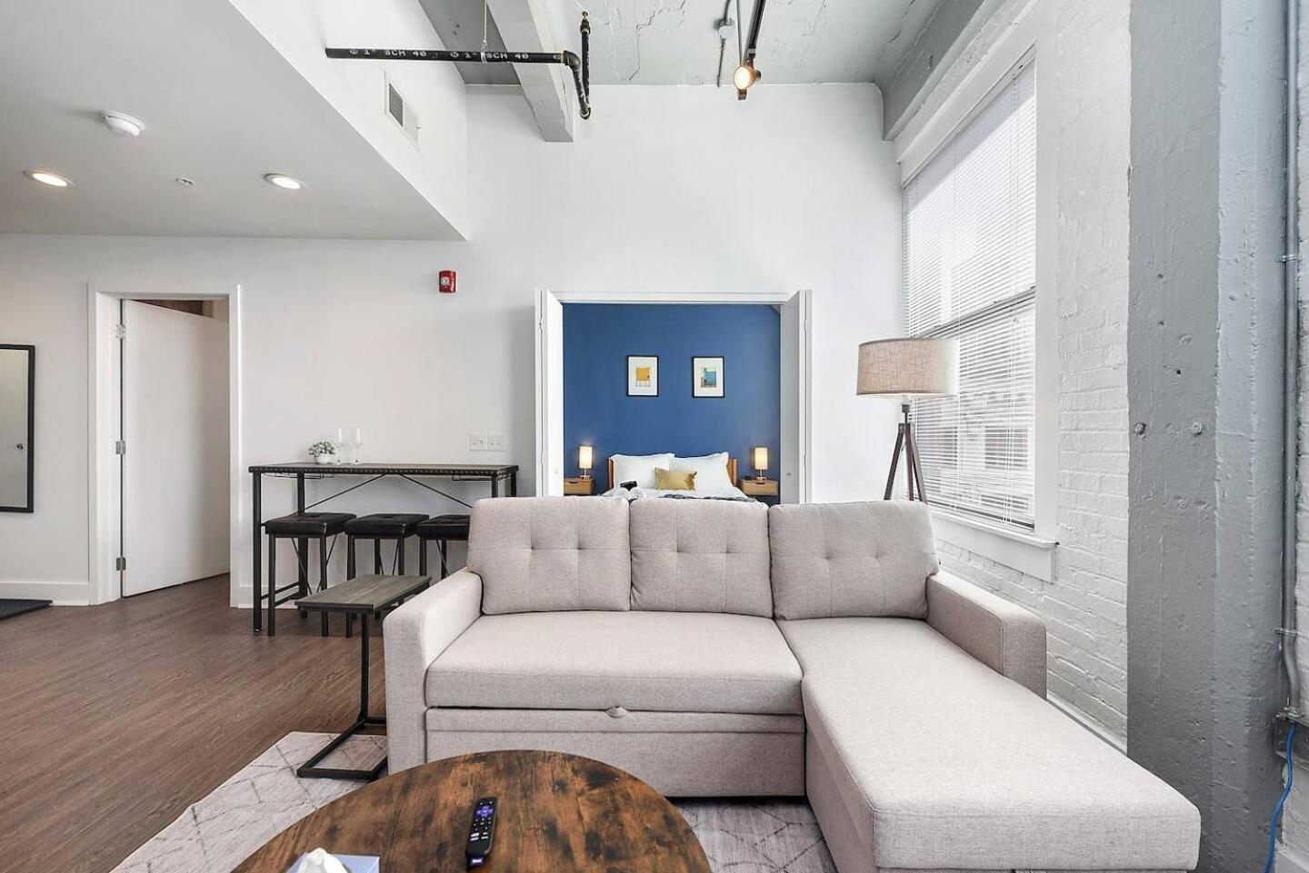 Modern Downtown Loft Near Pnc Park