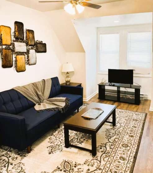 Cozy 1br Retreat - Private - Near Apartment *