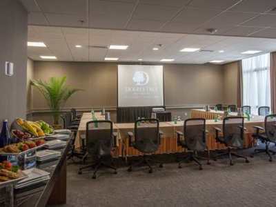 Hotel Doubletree By Hilton Pittsburgh-green Tree 4*