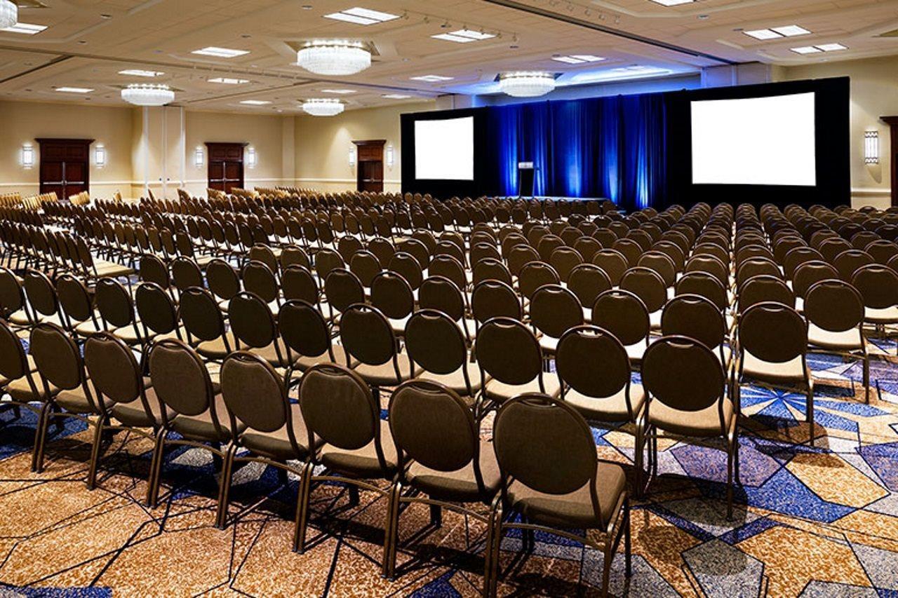Hotel Sheraton At Station Square 3*