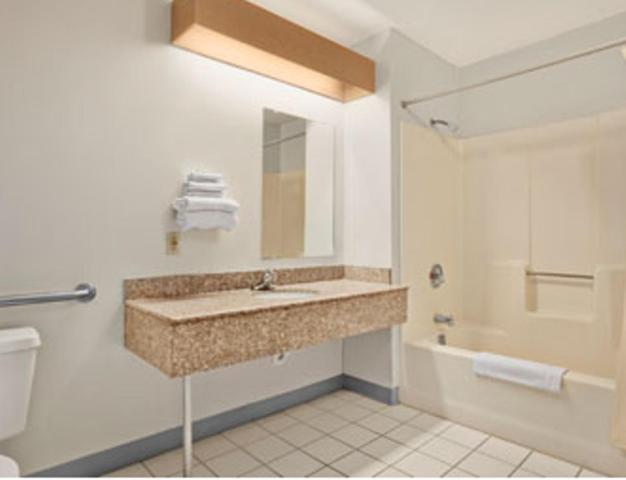 Hilltop Pittsburgh Motel 3*