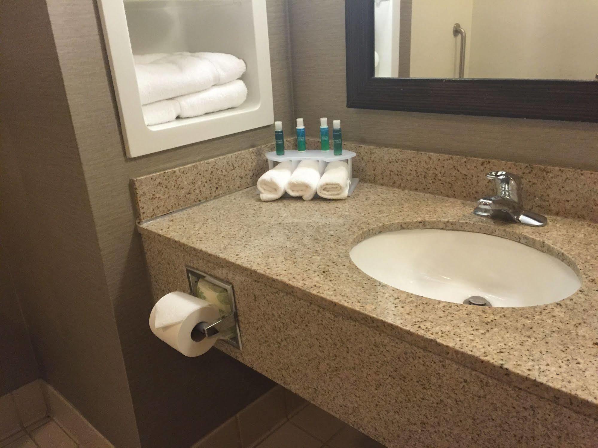 Express & Pittsburgh-south Side By Ihg Hotel