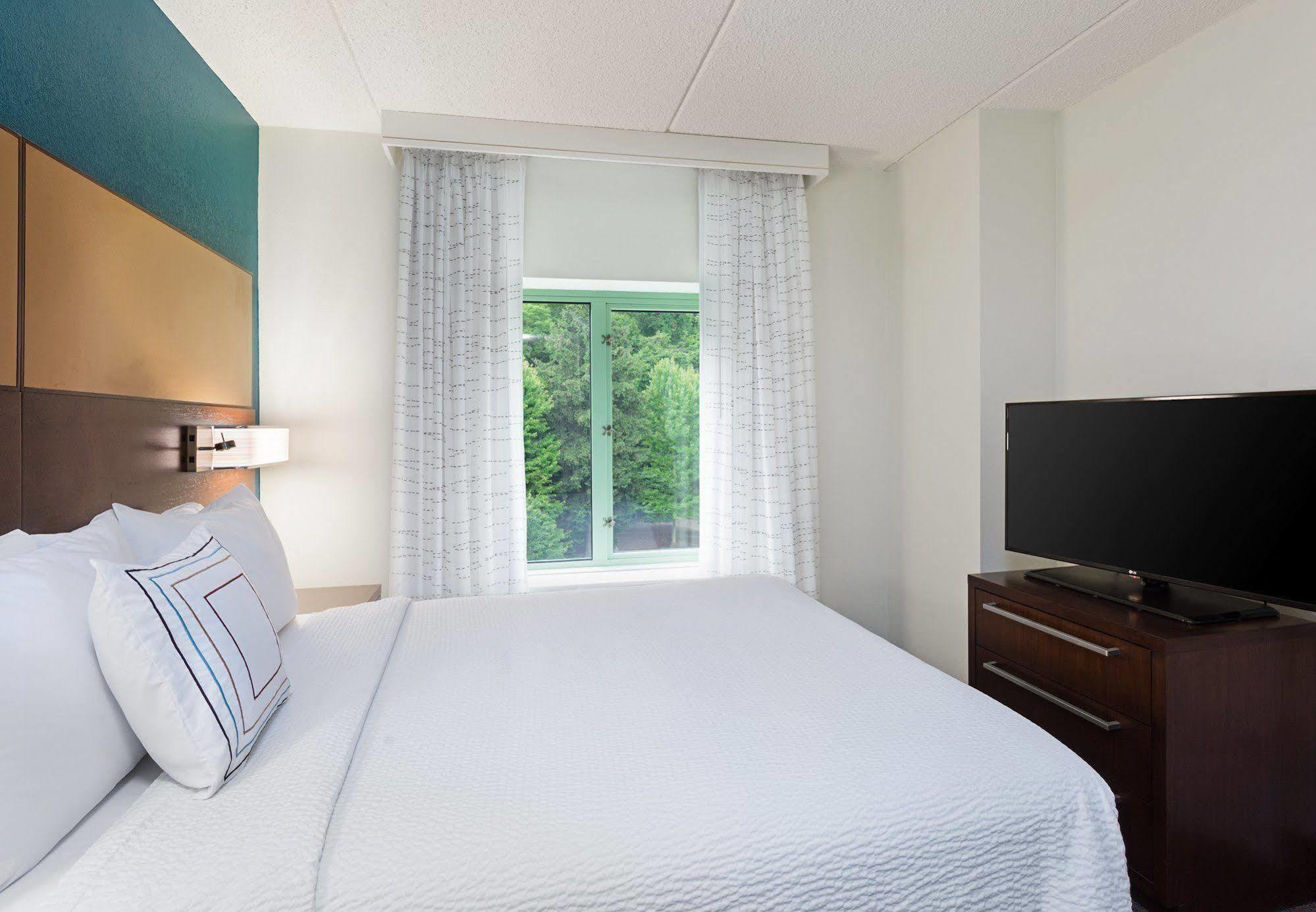 By Marriott University/medical Center 3* Pittsburgh