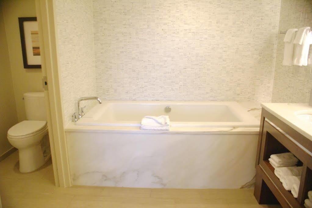 Doubletree By Hilton Pittsburgh-green Tree Hotel Pittsburgh