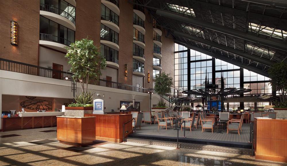 Sheraton At Station Square Hotel