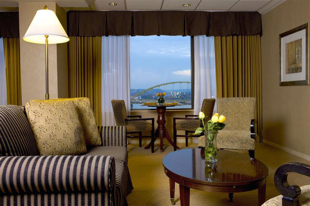 Sheraton At Station Square Hotel 3*