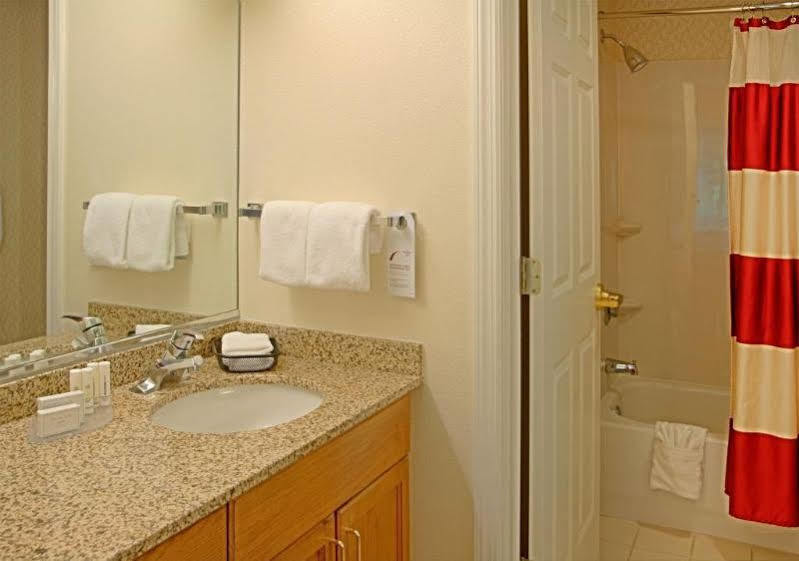 By Marriott University/medical Center 3* Pittsburgh