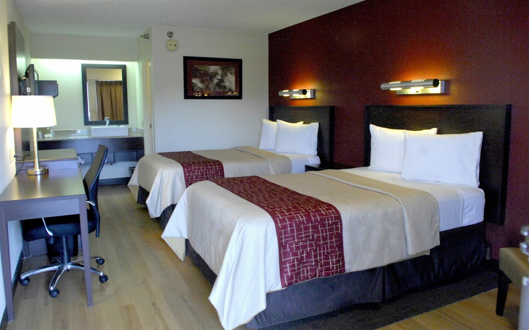Red Roof Plus+ South - Airport Hotel 3*
